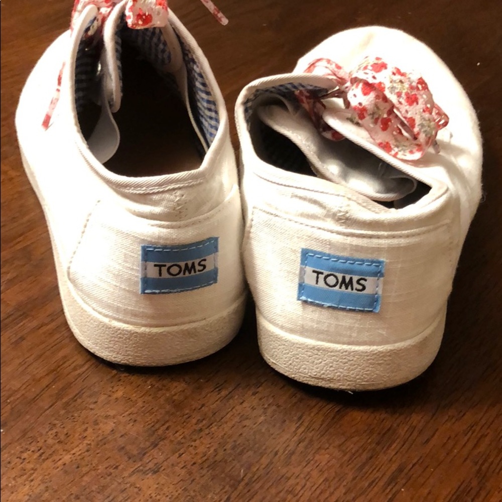 Women’s Toms size 11 - Picture 2 of 3